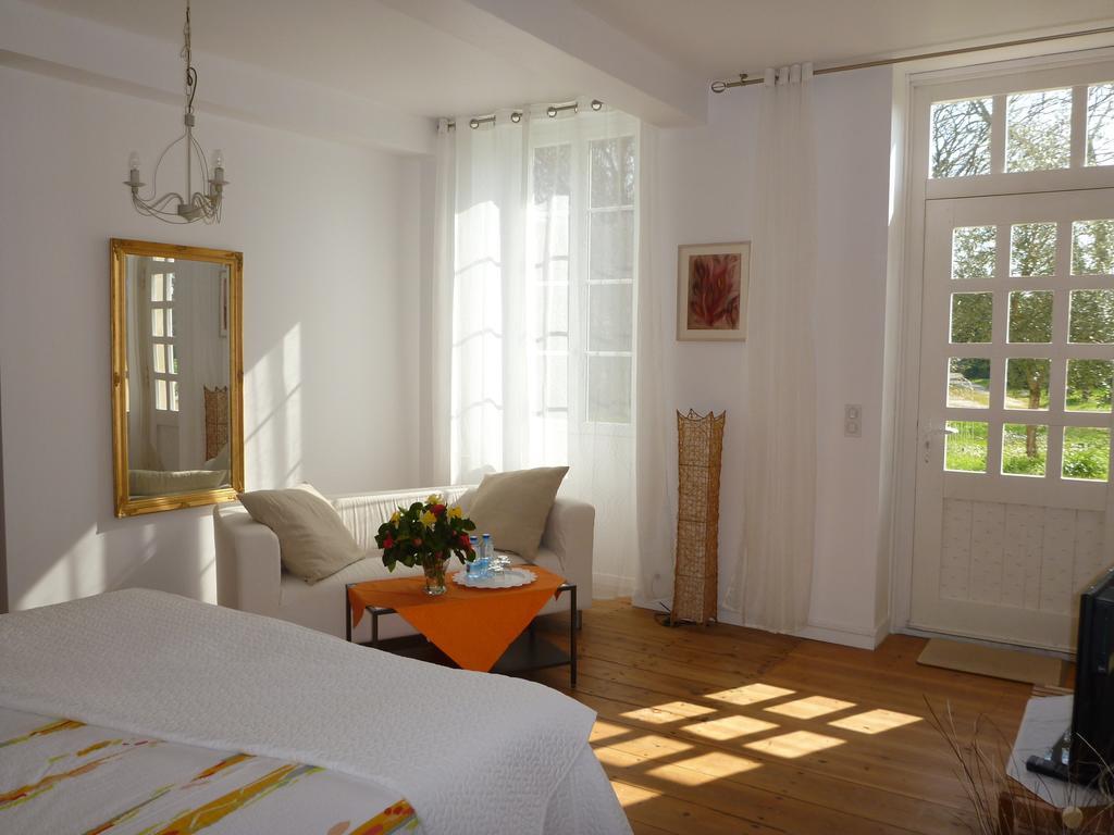Domaine Du Papillon Bed & Breakfast Lesparre-Médoc Oda fotoğraf